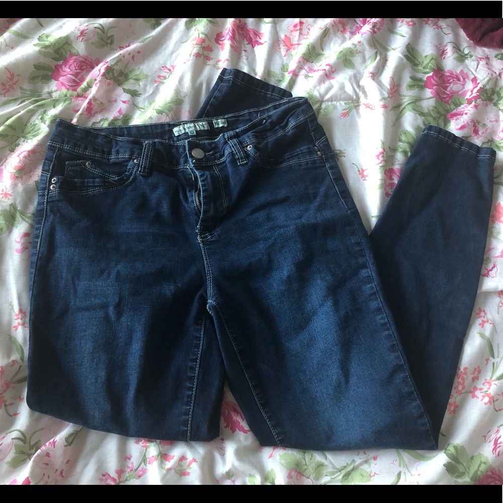 Butt lifting blue skinny jeans